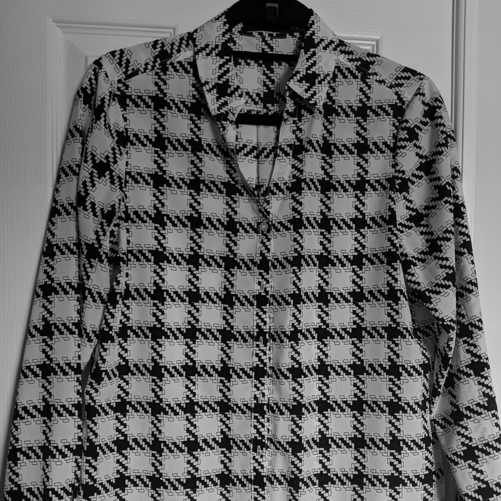 Limited Black and White Patterned Blouse